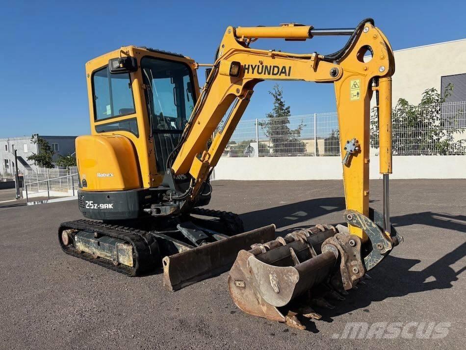 Hyundai R25Z-9 AK ミニ油圧ショベル 7t以下（ミニユンボ・ミニディガー）