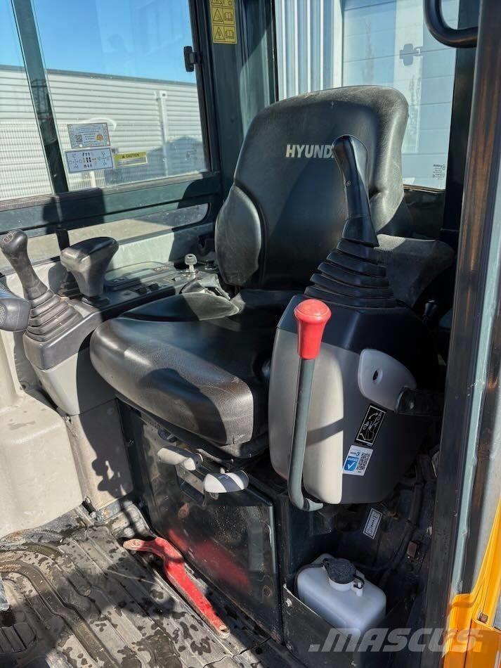 Hyundai R25Z-9 AK ミニ油圧ショベル 7t以下（ミニユンボ・ミニディガー）