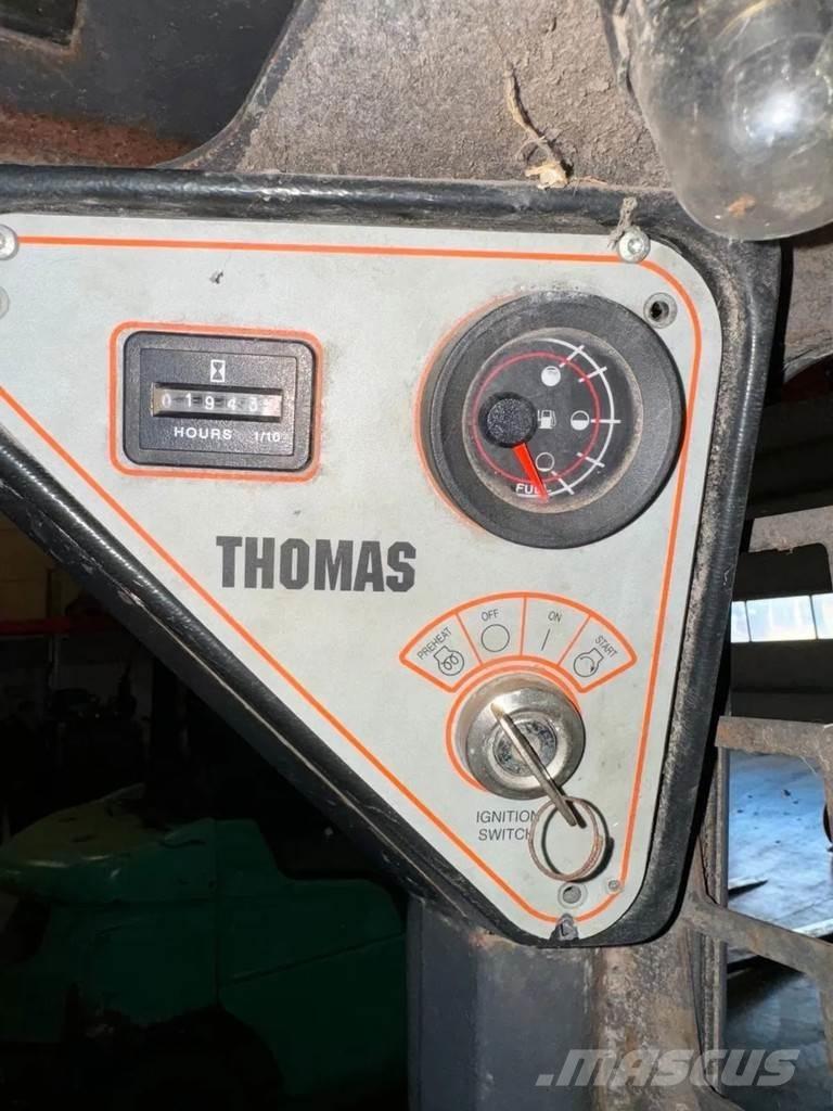 Thomas T153 スキッドステアローダー