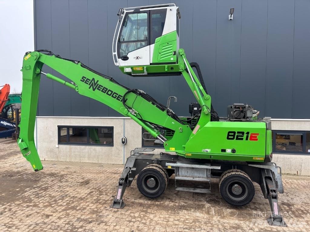 Sennebogen 821 E 廃棄物／工業産廃処理機