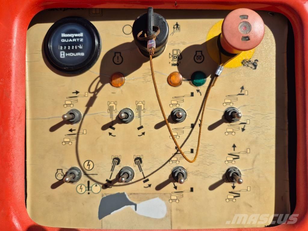 SkyJack SJ 63 AJ ブームリフト　屈伸型