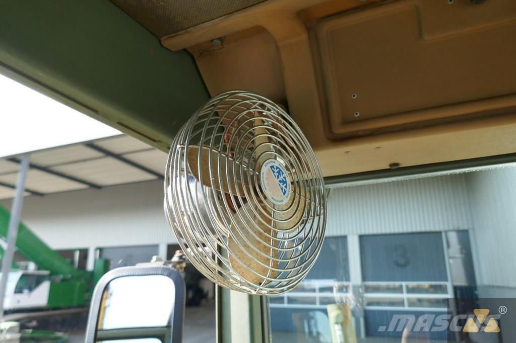 CAT 130G Ex-army モーターグレーダー