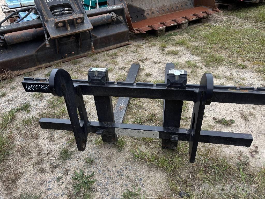 JCB 406 / 407 フォーク