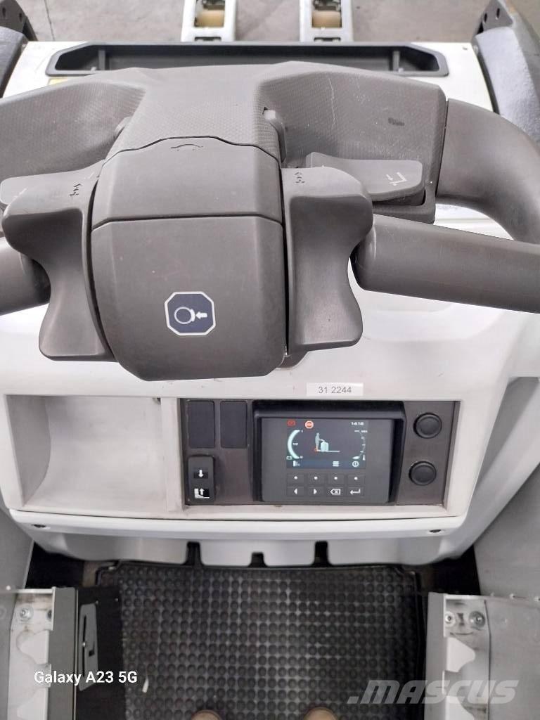 UniCarriers PLR200 ローリフトとプラットフォーム