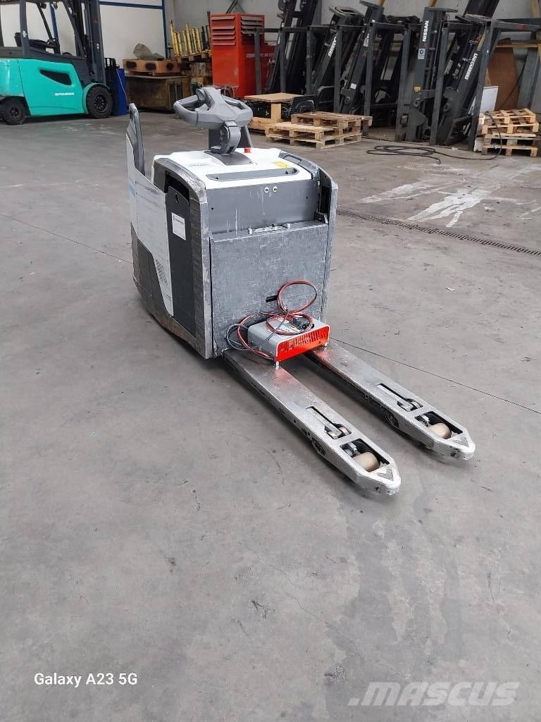 UniCarriers PLR200 ローリフトとプラットフォーム