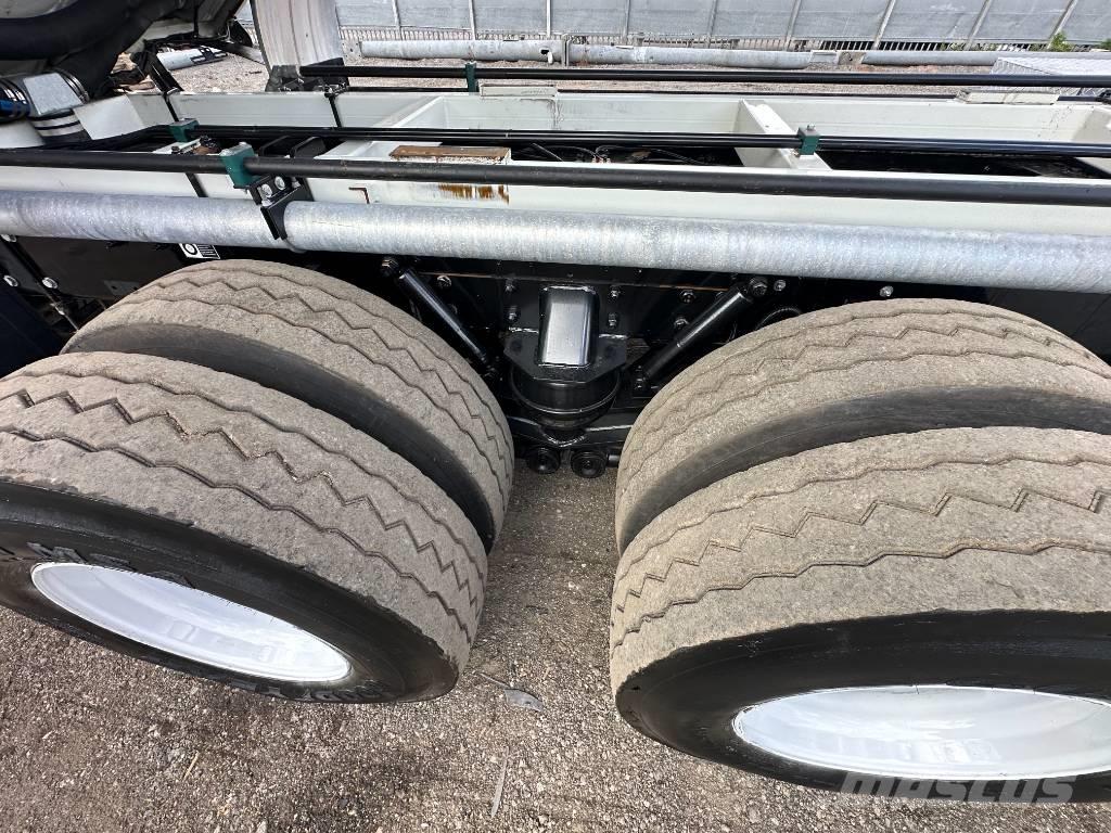 Kenworth T 400 コンバイン／バキュームトラック