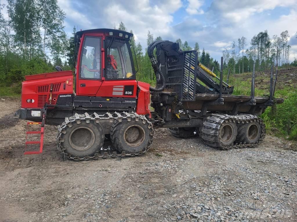 Komatsu 835 フォワーダー