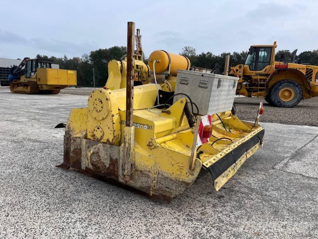 Bomag BSF 2500 アスファルトリサイクルマシン