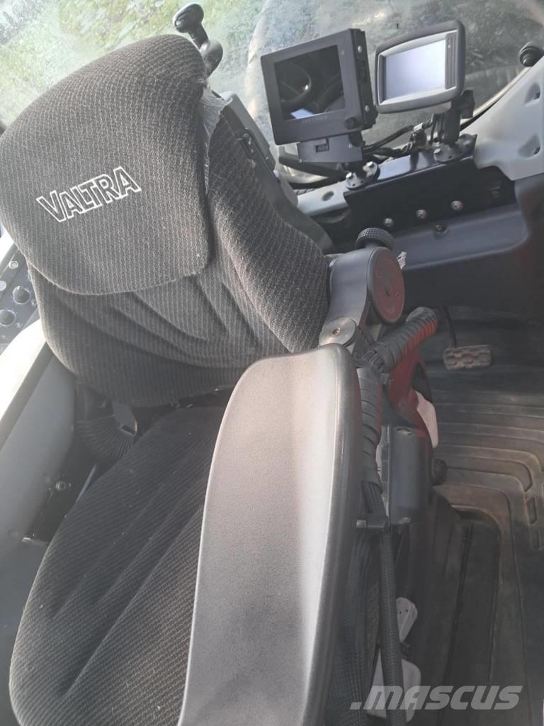 Valtra T 174 ハーベスター