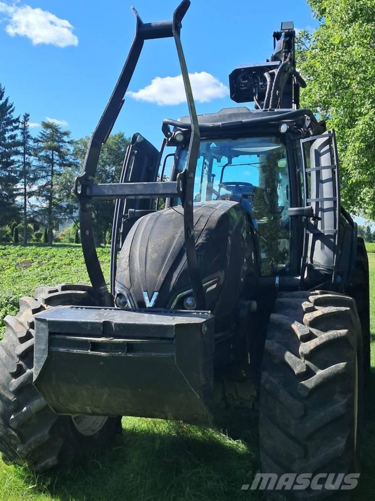 Valtra T 174 ハーベスター