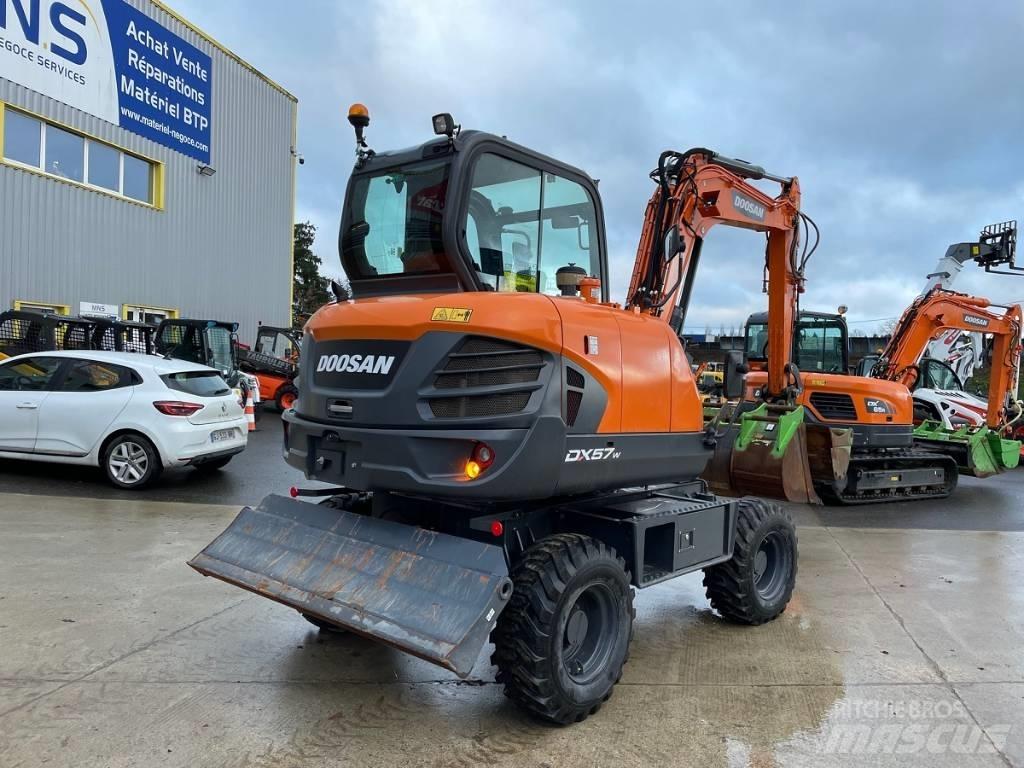 Doosan DX 57 W-5 ホイール式油圧ショベル（パワーショベル・ユンボ・バックホー）