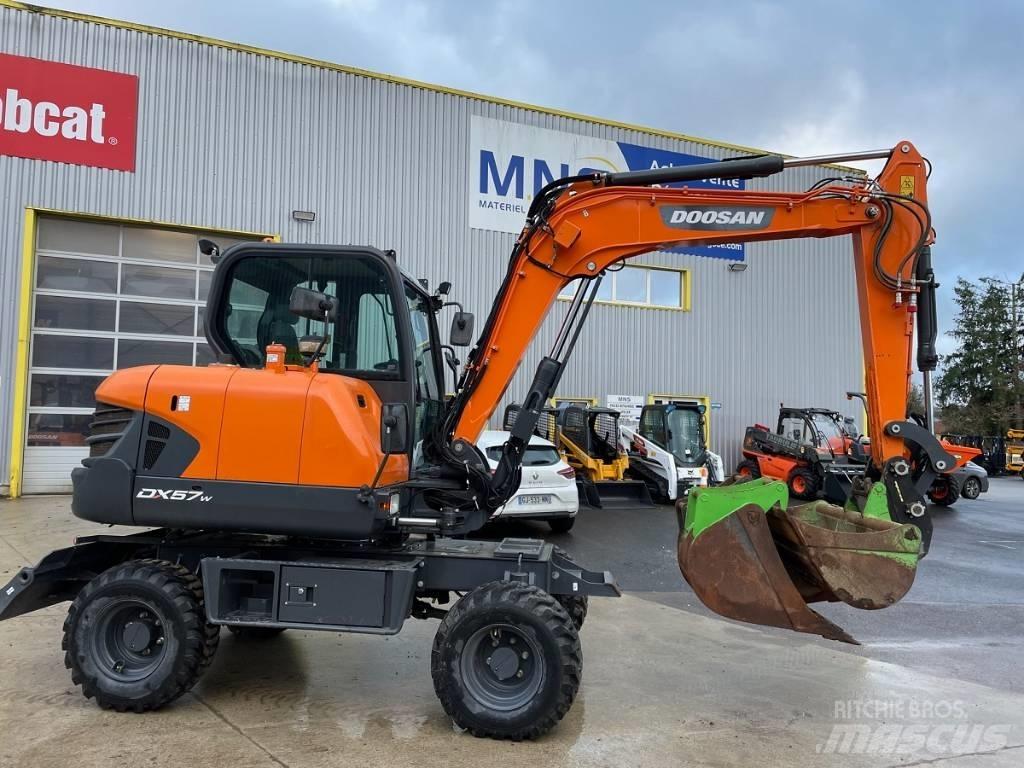 Doosan DX 57 W-5 ホイール式油圧ショベル（パワーショベル・ユンボ・バックホー）