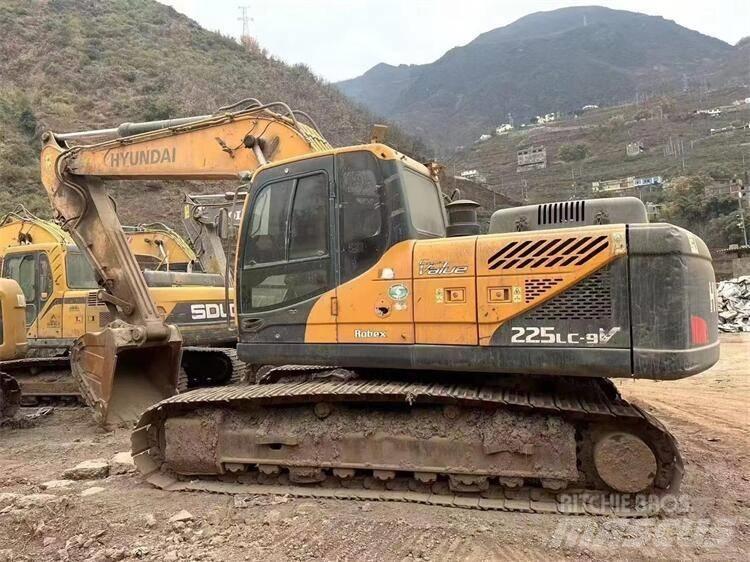 Hyundai R215VS ホイール式油圧ショベル（パワーショベル・ユンボ・バックホー）