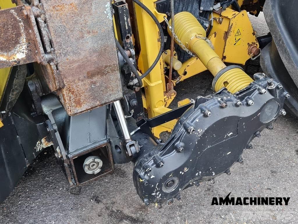 New Holland FR600 自走式フォレージハーベスター