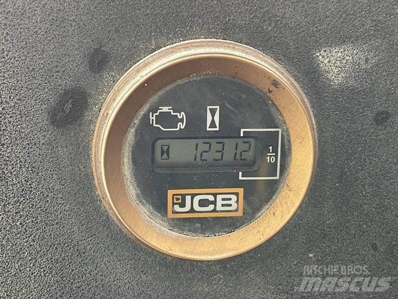 JCB 15 C - 1 ミニ油圧ショベル 7t以下（ミニユンボ・ミニディガー）