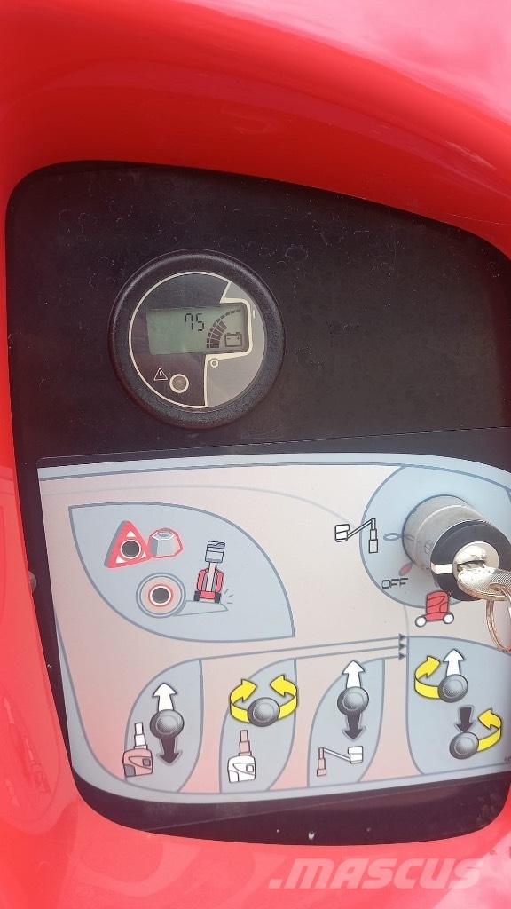 Manitou 100 VJR 垂直昇降型リフト