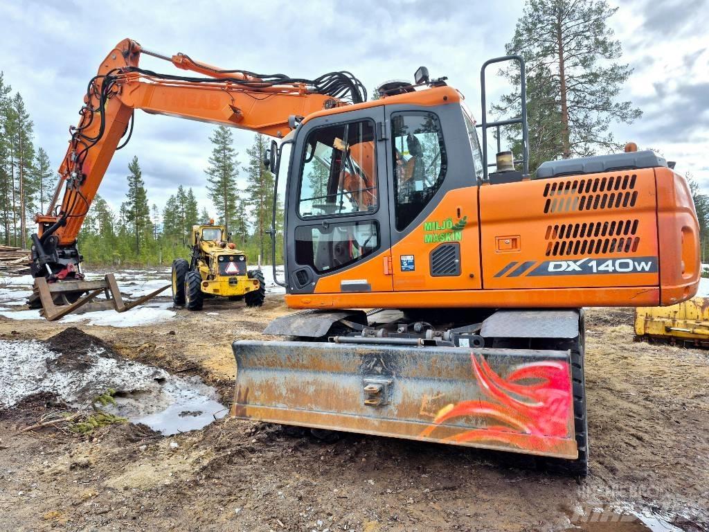 Doosan DX 140 W-3 ホイール式油圧ショベル（パワーショベル・ユンボ・バックホー）
