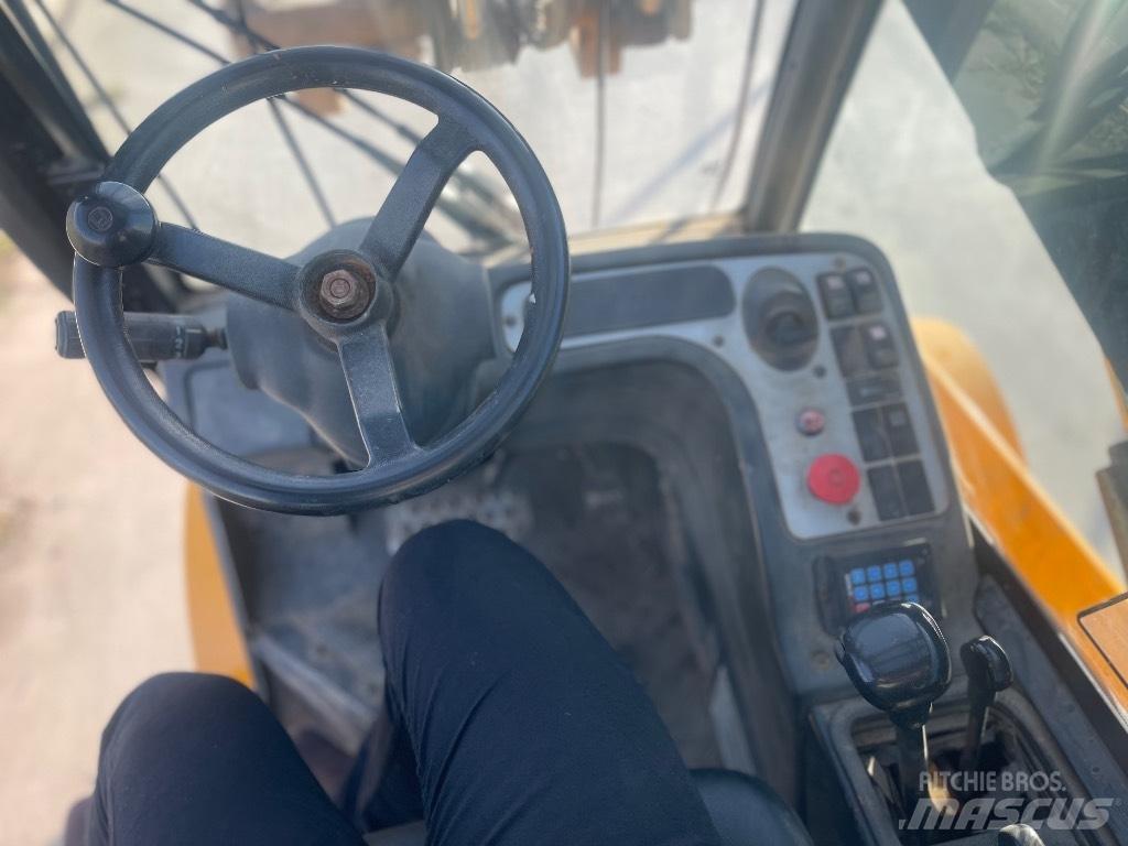 JCB TLT 30 D 4x4 テレスコーピックハンドラー