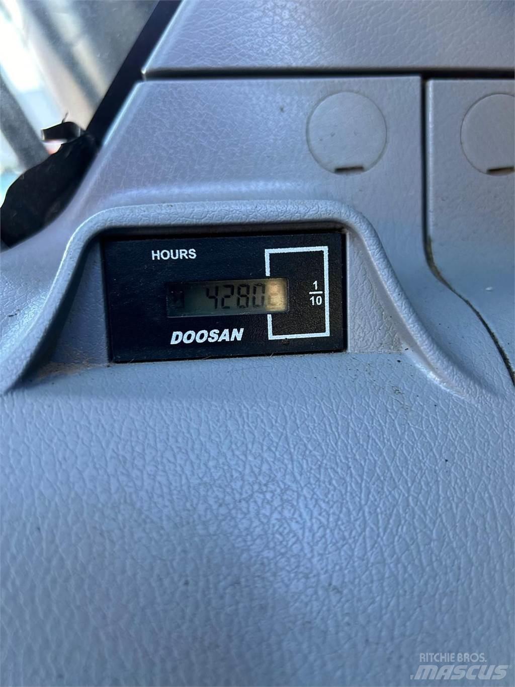 Doosan DX340LC-5 大型油圧ショベル12t以上（パワーショベル・ユンボ）