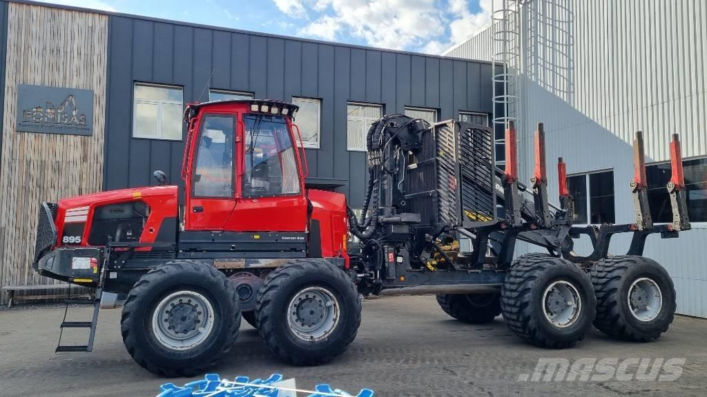 Komatsu 895 フォワーダー