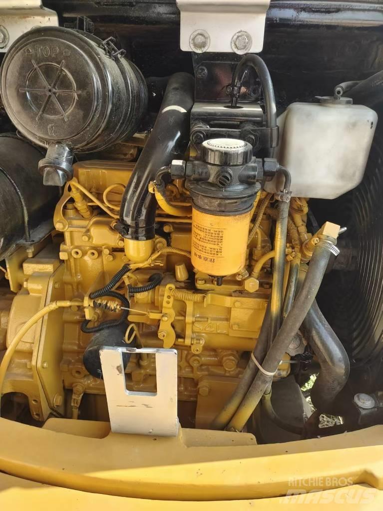 CAT 305 CR ミニ油圧ショベル 7t以下（ミニユンボ・ミニディガー）