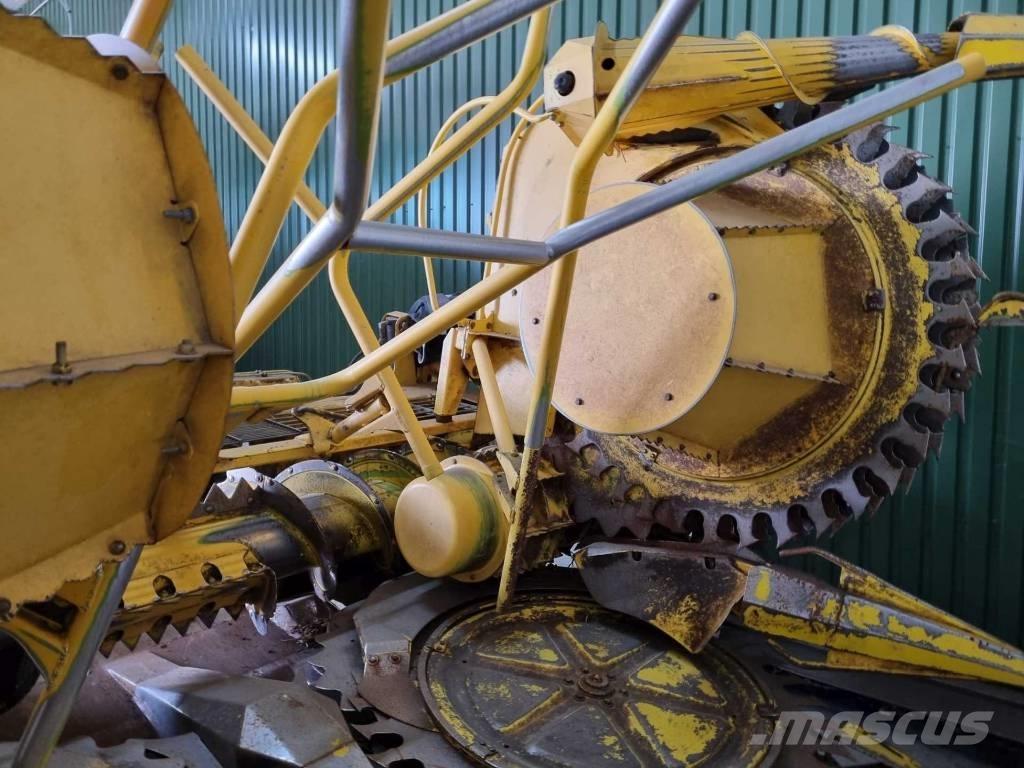 New Holland FR 9050 自走式フォレージハーベスター