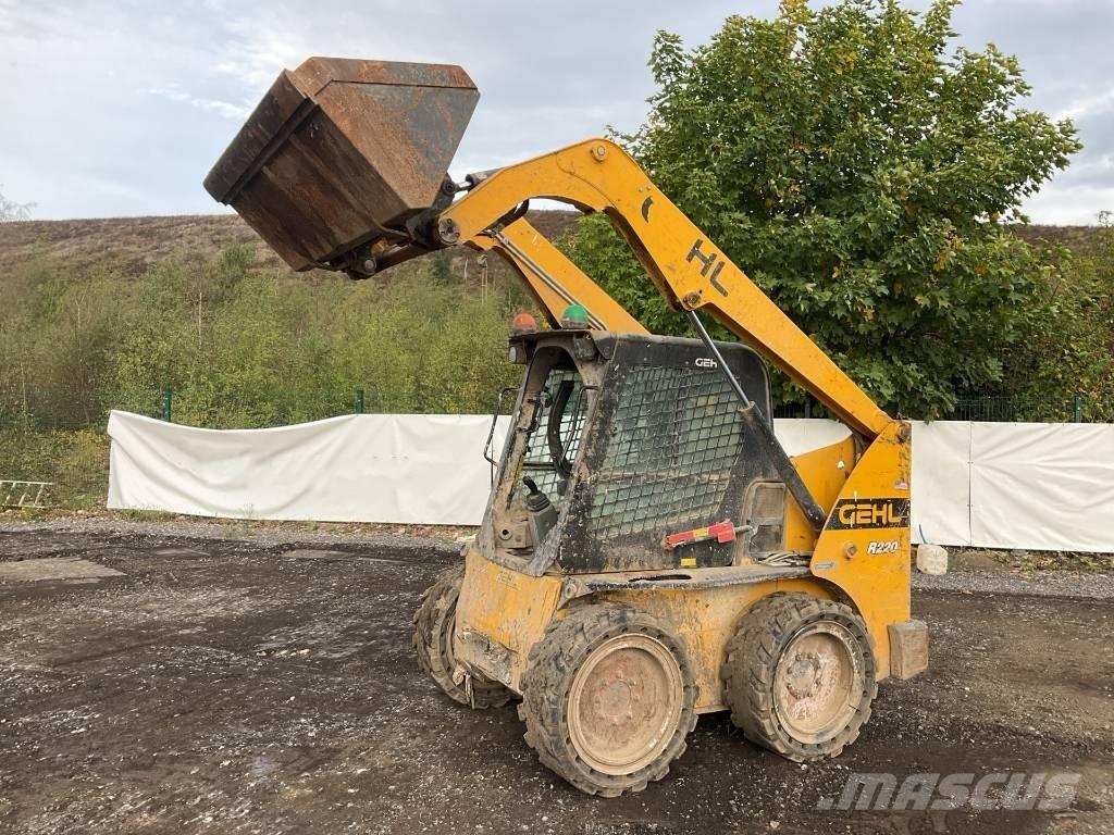 Gehl R 220 スキッドステアローダー
