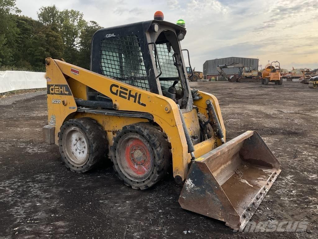 Gehl R 220 スキッドステアローダー