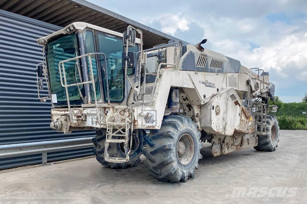Wirtgen WR 240 アスファルトリサイクルマシン