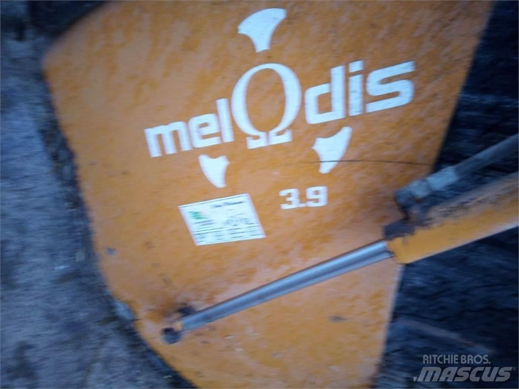 Emily Mélodie 3.9 フィーダー