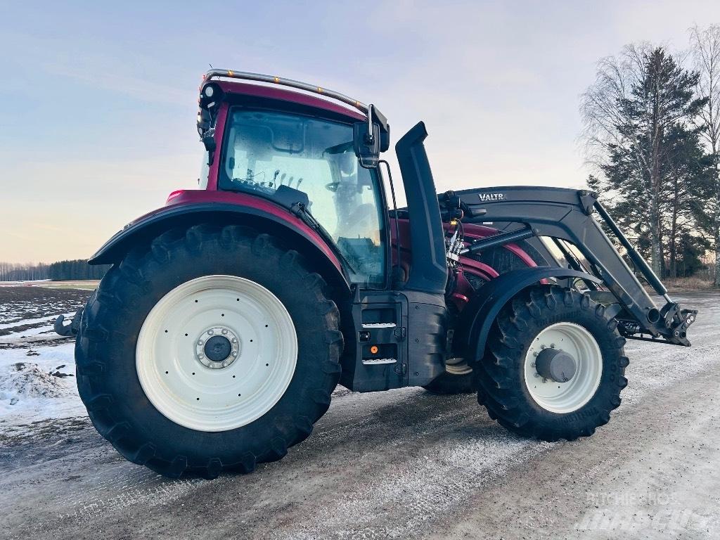 Valtra T 215 Active トラクター