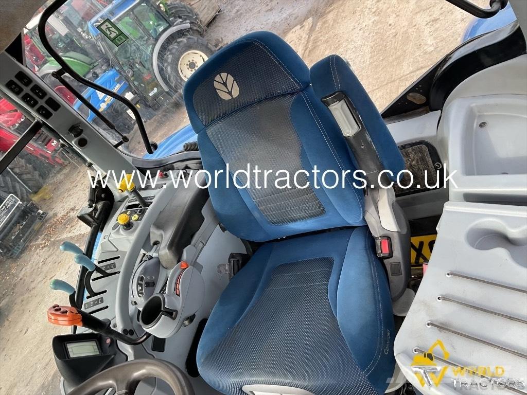 New Holland T 7.245 トラクター