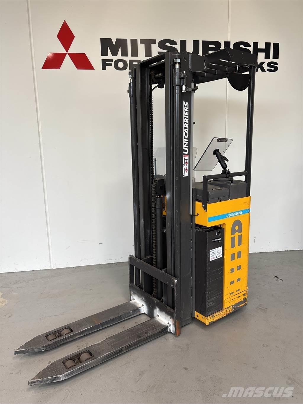 Atlet A160 自走式スタッカー