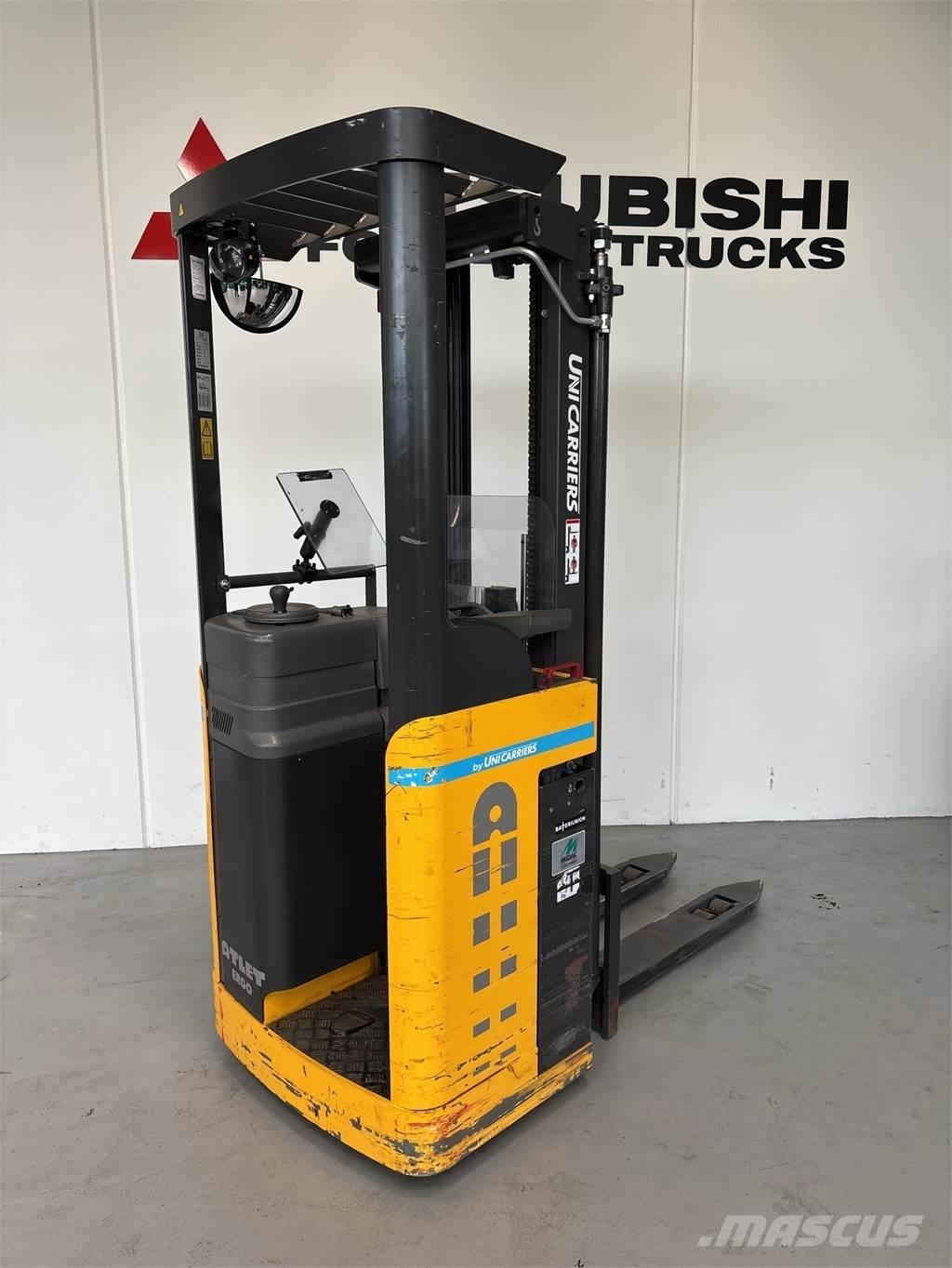 Atlet A160 自走式スタッカー