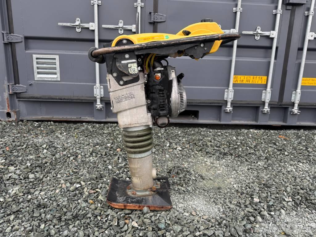 Wacker Neuson BS50-2 タンパ/転圧バイブレータ