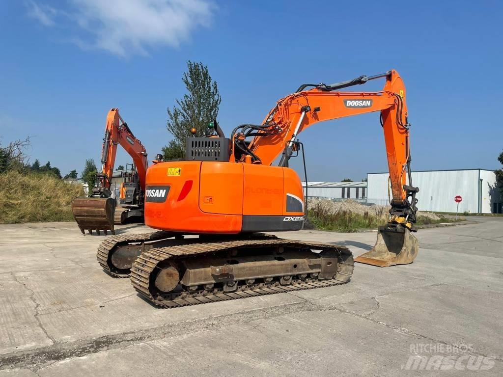 Doosan DX 235 LCR-5 大型油圧ショベル12t以上（パワーショベル・ユンボ）