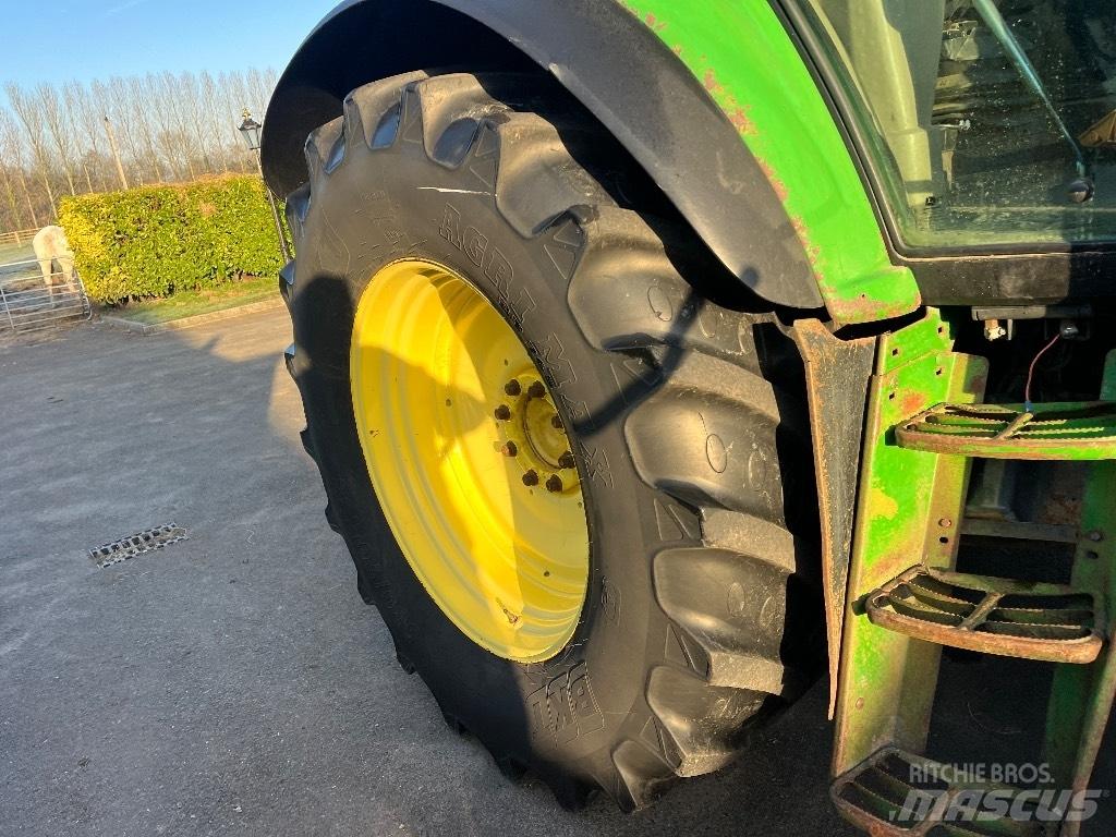 John Deere 6820 トラクター