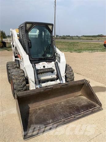 Bobcat S 300 スキッドステアローダー