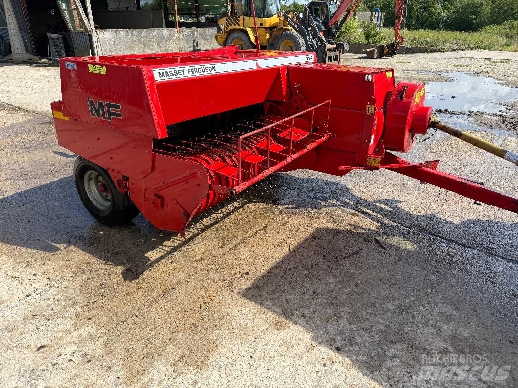 Massey Ferguson 224 スクエアベーラー