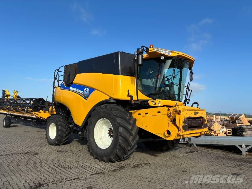 New Holland CR 9080 コンバイン
