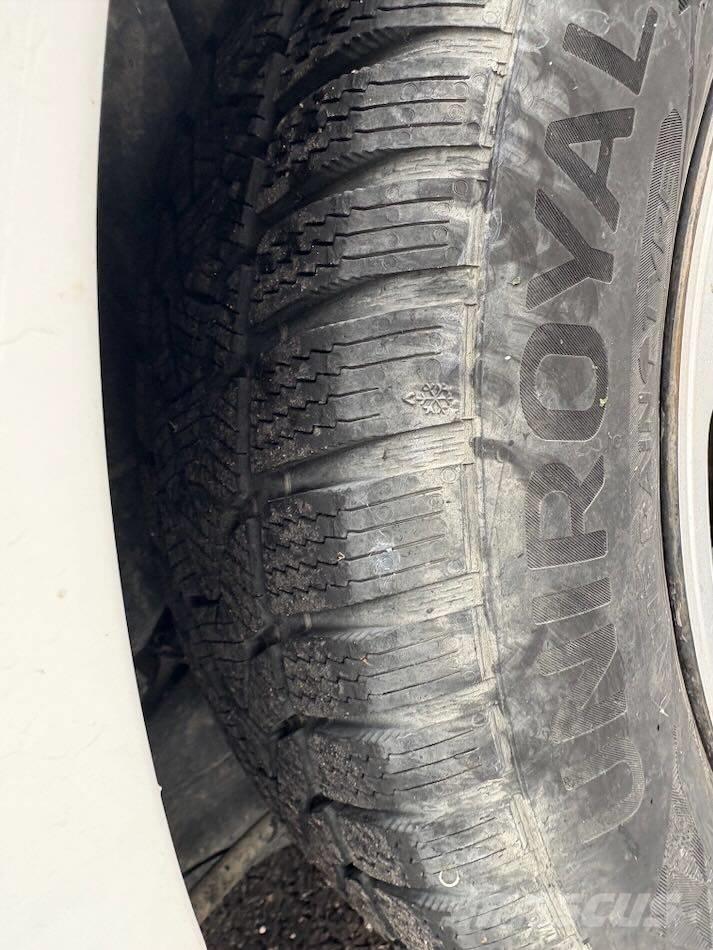 Peugeot 208 自動車