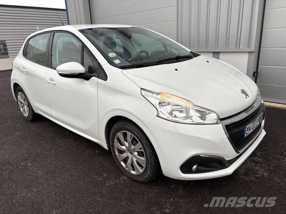 Peugeot 208 自動車