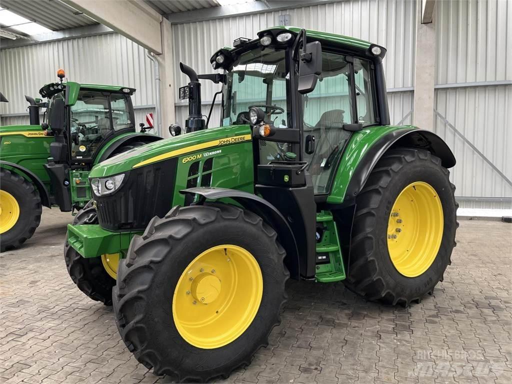 John Deere 6100M トラクター