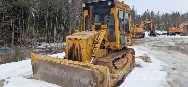CAT D4E ブルドーザー