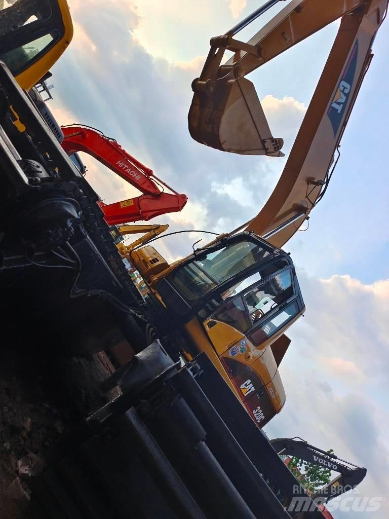 CAT 320 C 水陸両用油圧ショベル、ユンボ