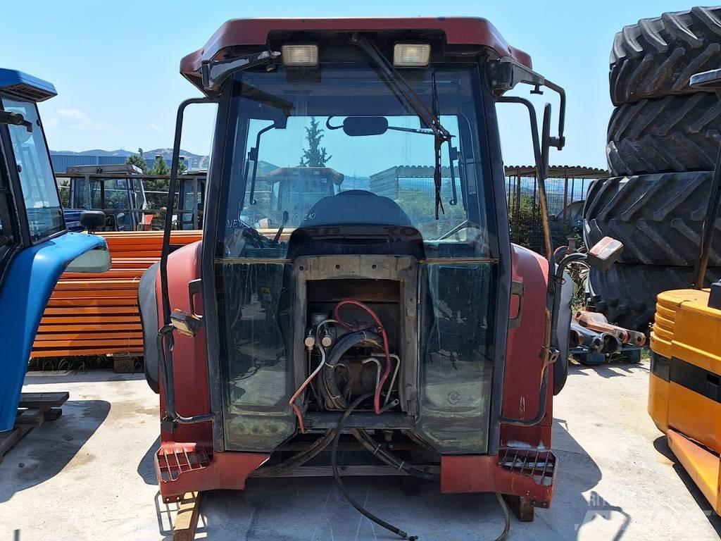 New Holland G 210 キャビン及び内装