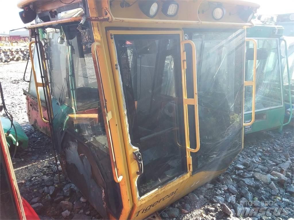 Tigercat 1075 キャビン及び内装