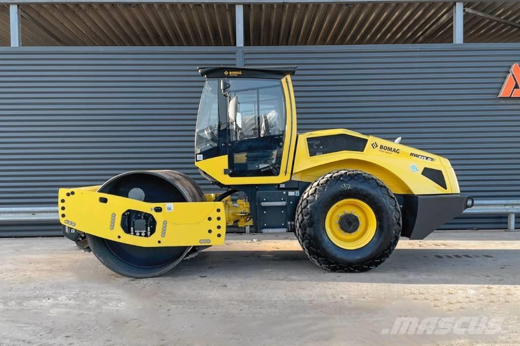 Bomag BW 213 D-5 振動ローラ