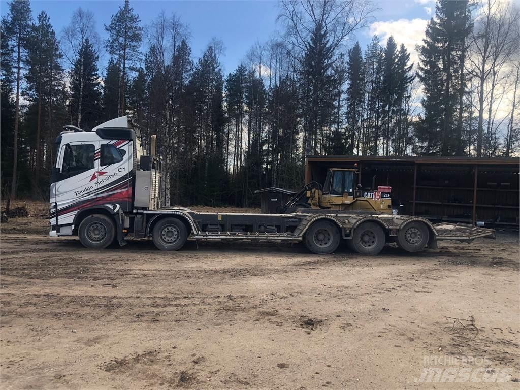 Volvo FH13 林業機械輸送トラック