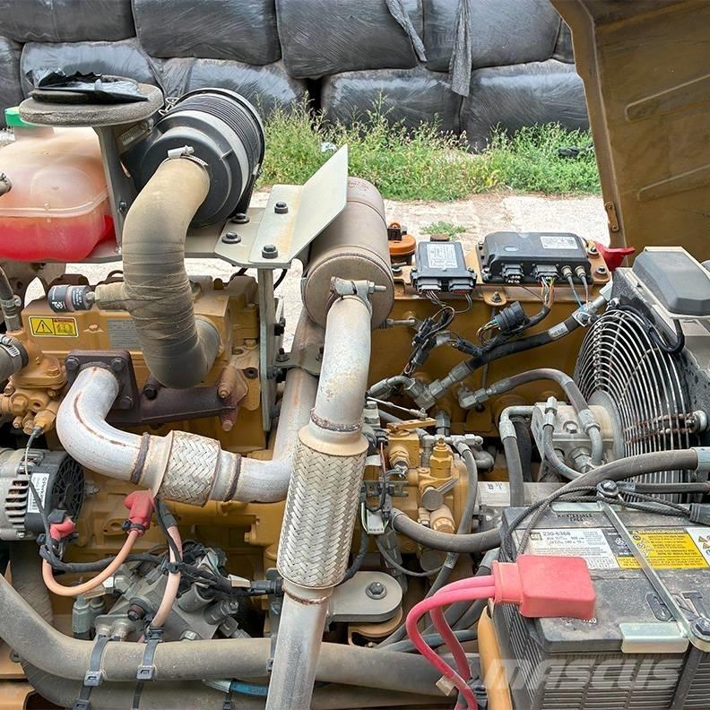 CAT CB 2.7 タンデムローラ